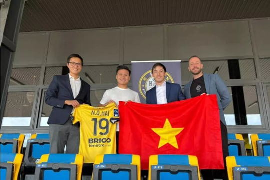 Xỏ giầy tập luyện cùng Pau FC: Hành trình từ... số 0 của Quang Hải
