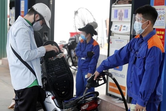 Giá xăng giảm nhỏ giọt, nhiều người tiêu dùng thất vọng