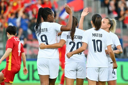 HLV tuyển nữ Pháp nói gì sau chiến thắng 7-0 trước tuyển nữ Việt Nam?