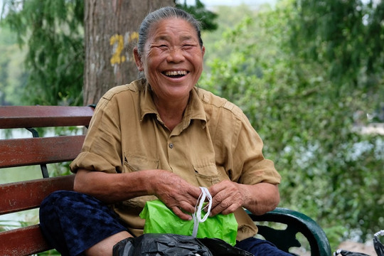 Hà Nội: Bà lão nhặt ve chai chuyên tay không bắt móc túi ở hồ Hoàn Kiếm