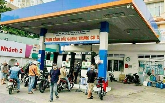 Hoa mắt với… xăng!