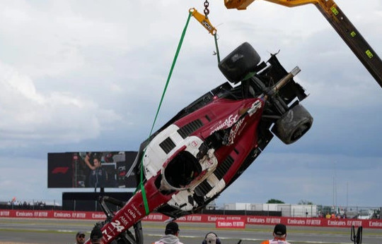 Tay đua F1 Trung Quốc dính tai nạn kinh hoàng, xe vỡ tan tành