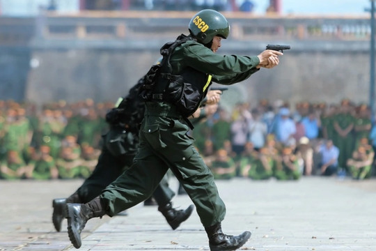 Mãn nhãn cuộc thi bắn súng, võ thuật Công an nhân dân tại TP Huế