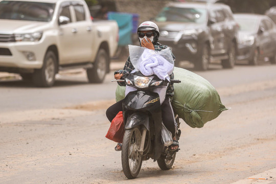 'Băm nát' quy hoạch ở Hà Nội: Dân than trời vì cảnh tắc đường, bụi mịt mù