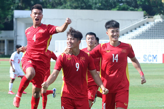 Đè bẹp U19 Philippines, U19 Việt Nam chiếm ngôi đầu bảng