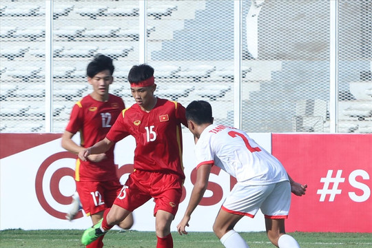 Cầu thủ U19 Việt Nam khâu 5 mũi ở đầu sau trận gặp U19 Philippines