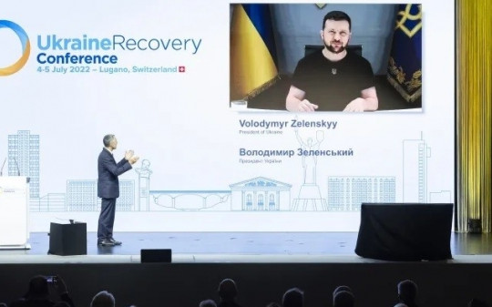 Tổng thống Zelensky nói Ukraine cần 750 tỷ USD để tái thiết, EU cam kết tiếp tục gửi tiền tới Kiev