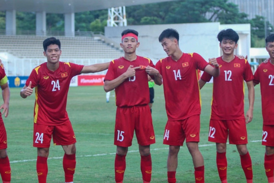 Cầu thủ U19 Việt Nam khâu 5 mũi sau trận thắng Philippines