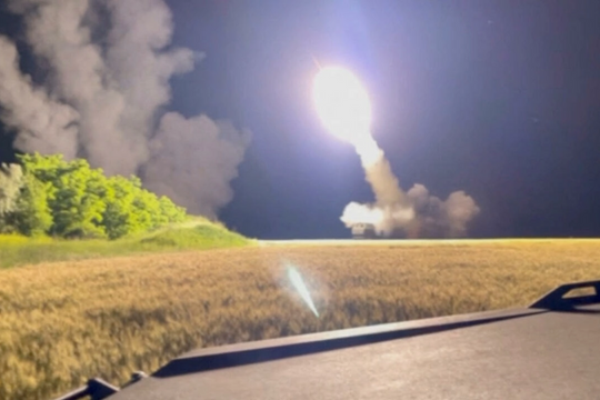 Ukraine lần đầu công bố hình ảnh sử dụng hệ thống tên lửa HIMARS tấn công quân Nga