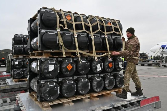 Nga cảnh báo vũ khí phương Tây viện trợ cho Ukraine được chào bán trên thị trường "chợ đen"