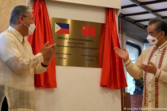 Tân Tổng thống Philippines Marcos: “Hai con voi Trung Quốc và Mỹ đấu nhau, chúng ta là đám cỏ”