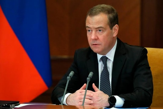 Cựu Tổng thống Dmitry Medvedev: "Ý tưởng trừng phạt một siêu cường hạt nhân là ngớ ngẩn"