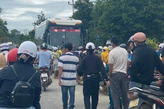 Về quê chịu tang bố, con trai tử vong bất thường trên chuyến xe trở lại nhà