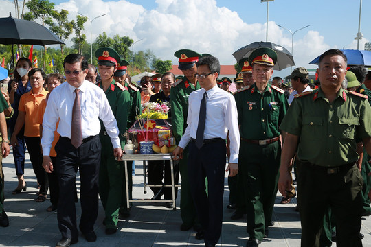Tổ chức trang trọng lễ truy điệu, an táng hài cốt liệt sĩ tại Nghĩa trang Liệt sĩ quốc gia Vị Xuyên