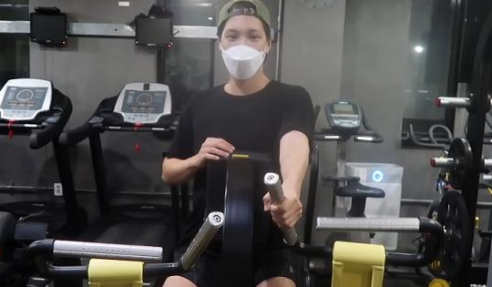 Nghệ sĩ nhà SM đi tập trong phòng gym nhiều fan cuồng