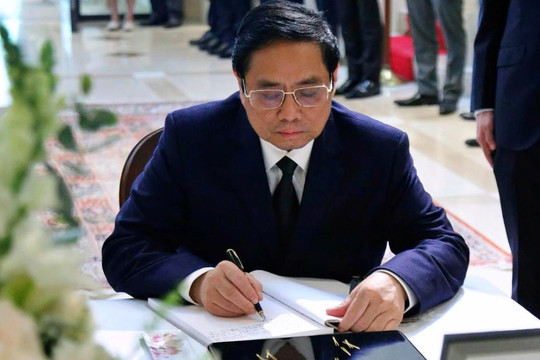 Chủ tịch nước, Thủ tướng ghi sổ tang tưởng niệm ông Abe Shinzo