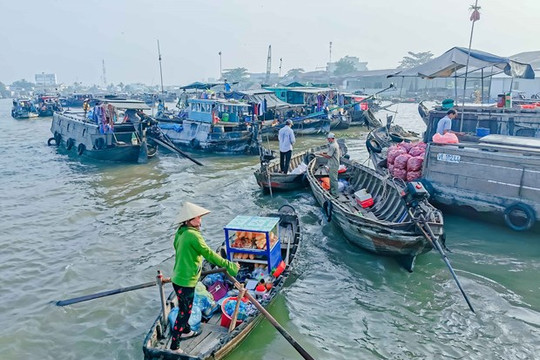 Du lịch Việt Nam: Bảo tồn và phát triển chợ nổi Cái Răng