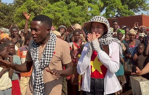 Hoa hậu Thùy Tiên hạnh phúc tặng giếng nước sạch cho bản nghèo ở Angola