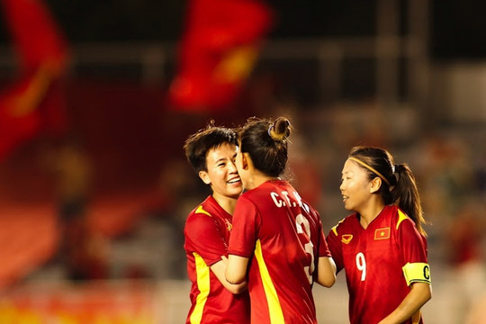 HLV Mai Đức Chung bất ngờ vì tuyển nữ Việt Nam thắng đậm Myanmar