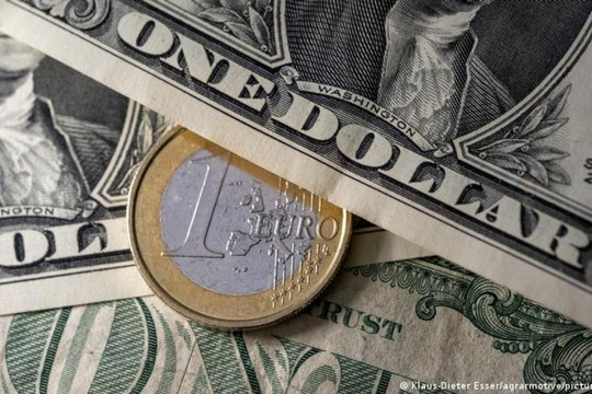 Đồng euro ngang giá đồng USD tác động ra sao tới Mỹ và châu Âu?
