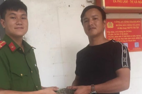 Nhận hơn 190 triệu đồng từ tài khoản lạ, nam thanh niên trình báo công an