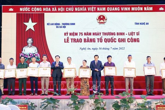 Chủ tịch Quốc hội dự Lễ trao bằng Tổ quốc ghi công năm 2022 tại Nghệ An