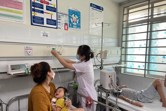 Căn bệnh mùa đông đang gây dịch giữa ngày nắng, nhiều ca rất nặng phải nhập viện