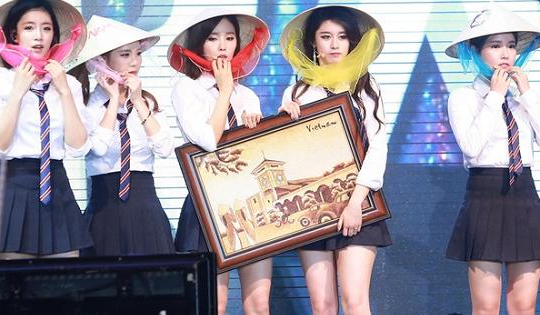 Những lần T-ara sang Việt Nam: fan boy khóc trở thành huyền thoại