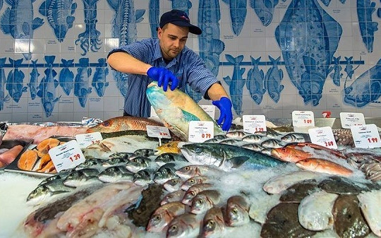 Nhiều người Anh buộc phải giảm thịt và cá do giá cả tăng cao