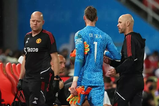 Erik ten Hag mắng De Gea, người hâm mộ MU vui ra mặt