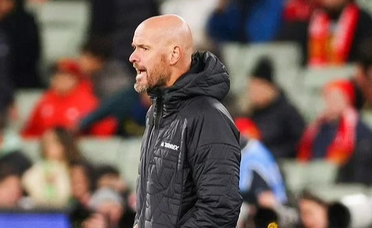 HLV Erik ten Hag nổi điên với các cầu thủ dù Man Utd thắng trận