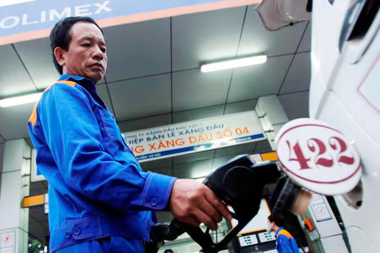 Giá xăng dầu giảm mạnh vào ngày mai?