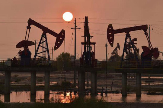 Giá dầu lên 140 USD: Lời cảnh báo khiến Mỹ - Âu lo sợ