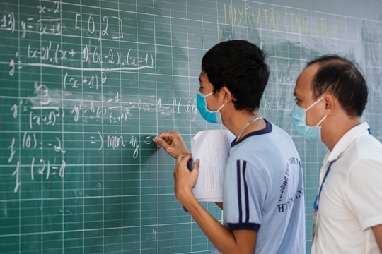 Giá dịch vụ giáo dục ở TP.HCM năm học 2022 - 2023 thay đổi thế nào?