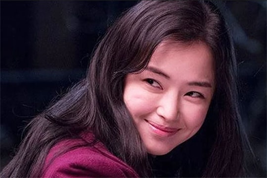 Đuổi mẹ chồng về quê, bị chồng đánh cho một trận, thấy thứ này trong tay anh, tôi bật cười đề nghị ly hôn