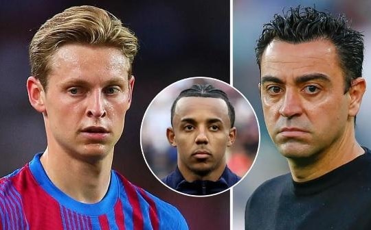 Barca ép De Jong: Hoặc giảm 50% lương, hoặc đến MU