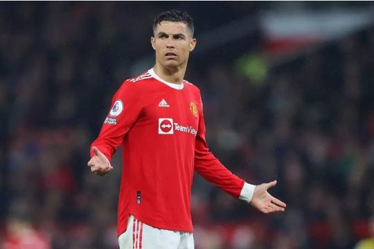 Ronaldo bay về Manchester, tuyên bố gây sốc MU
