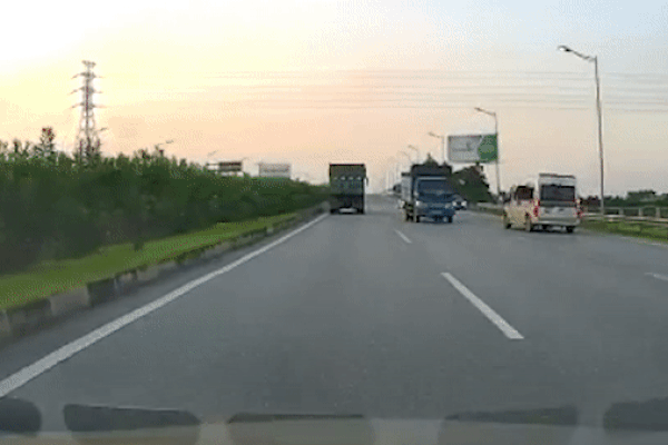 Phạt tài xế đi xe ngược chiều trên cao tốc Hà Nội - Thái Nguyên 17 triệu đồng
