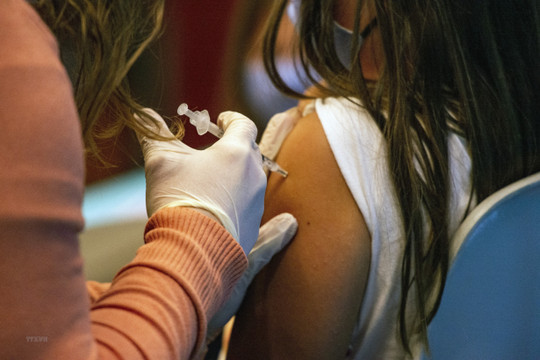 Chính phủ Mỹ đẩy mạnh bào chế vaccine ngừa COVID-19 thế hệ mới