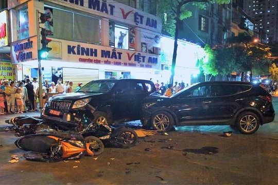 Vụ ô tô đâm hàng loạt xe ở Hà Nội, tài xế khai có tiền sử bị động kinh