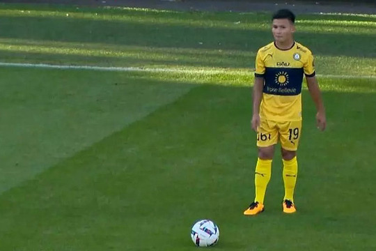 Thấy gì từ 30 phút của Quang Hải trong màu áo Pau FC?