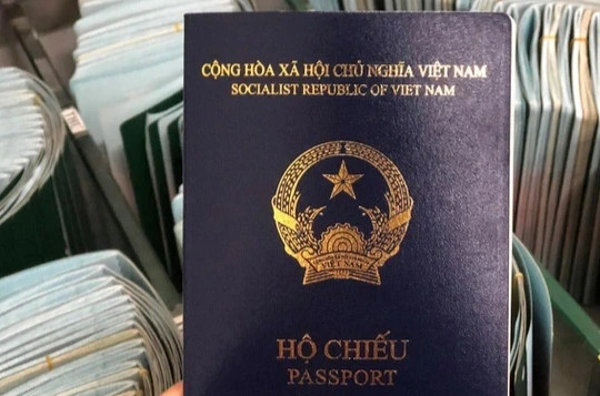 Séc dừng công nhận hộ chiếu mẫu mới của Việt Nam