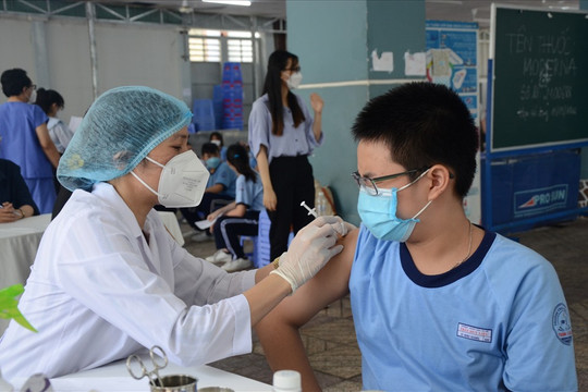 TPHCM: Chỉ đạo khẩn làm rõ lý do chưa tiêm vaccine cho trẻ 5 - dưới 18 tuổi
