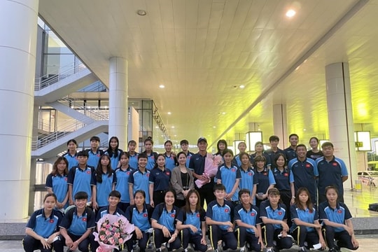 U18 nữ Việt Nam về nước sau tấm huy chương bạc U18 nữ Đông Nam Á