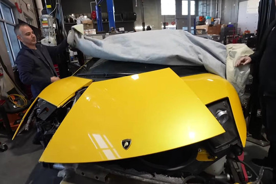 Kỹ thuật viên lái thử siêu xe Lamborghini gặp tai nạn nát đầu, tiền sửa cực lớn