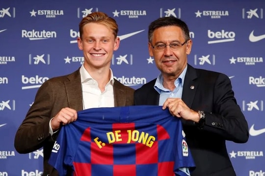 Nóng: Barca tố De Jong gian lận hợp đồng