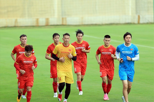 Đội tuyển Việt Nam thi đấu giao hữu với Ấn Độ, Singapore