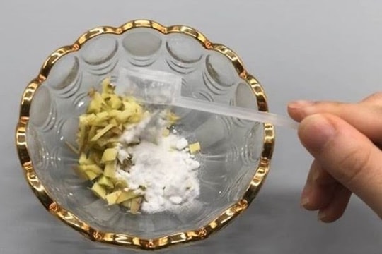 Trộn gừng với thứ bột màu trắng này: Công dụng tuyệt vời, tiết kiệm cả triệu bạc