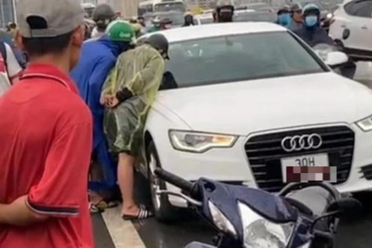 Nghi án người đàn ông để xế hộp Audi A6 ở cầu Nhật Tân rồi nhảy cầu tự tử