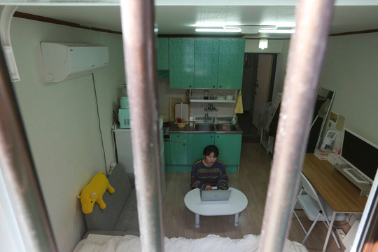 Nhà bán hầm và trận lũ lịch sử bóc trần mặt tối cuộc sống người nghèo Hàn Quốc